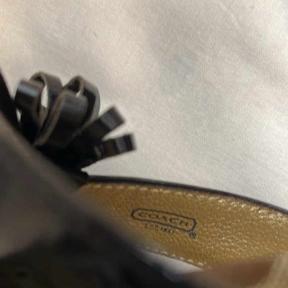 Coach Brown Patent Leather Thomg Sandal W/ Bow Size 7 1/2 - Picture 6 of 9